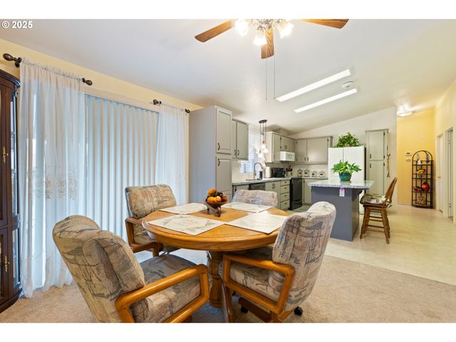 281 HEAVENLY Ct, Sutherlin, OR 97479