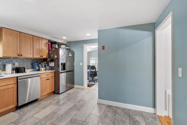 18 Dunham Rd, Beverly, MA 01915