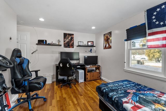 18 Dunham Rd, Beverly, MA 01915