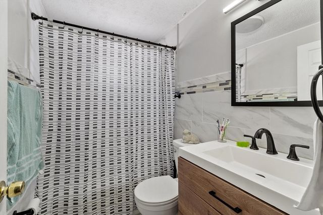 18 Dunham Rd, Beverly, MA 01915