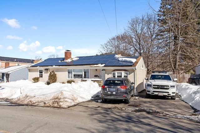 18 Dunham Rd, Beverly, MA 01915