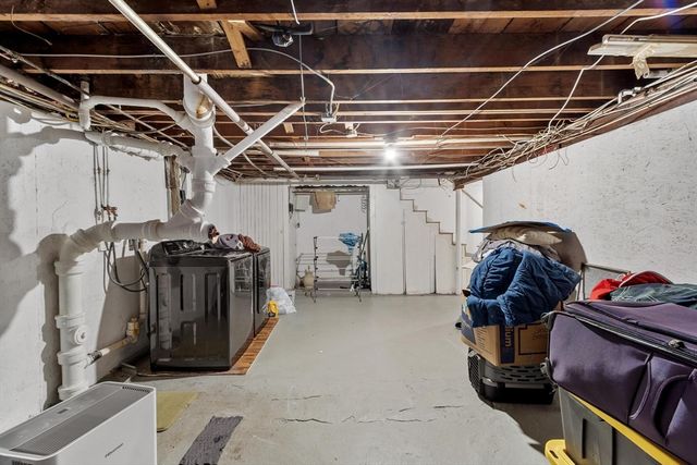 18 Dunham Rd, Beverly, MA 01915