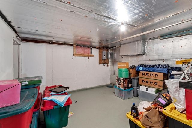 18 Dunham Rd, Beverly, MA 01915