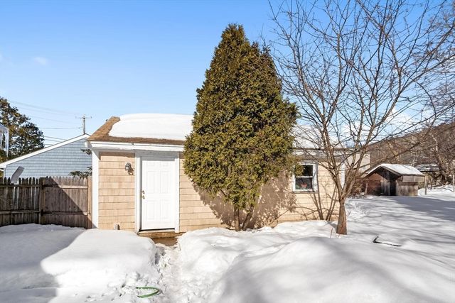 18 Dunham Rd, Beverly, MA 01915