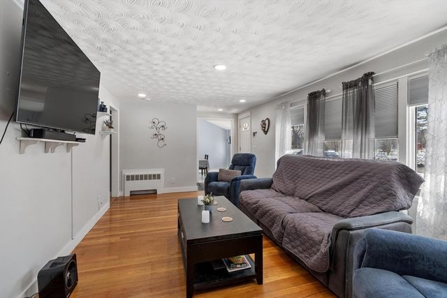 18 Dunham Rd, Beverly, MA 01915