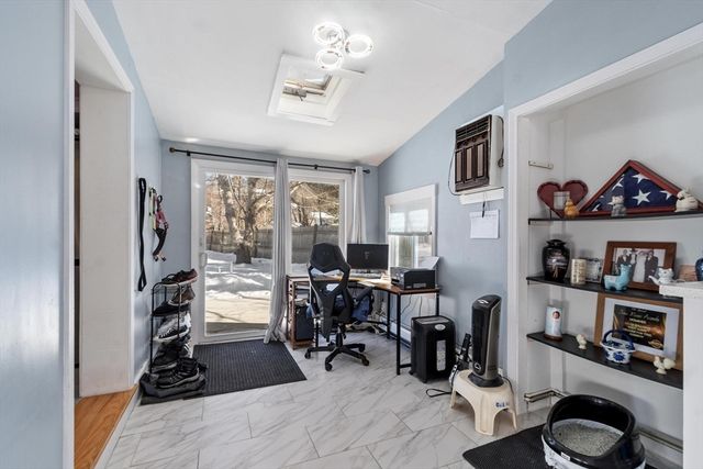 18 Dunham Rd, Beverly, MA 01915