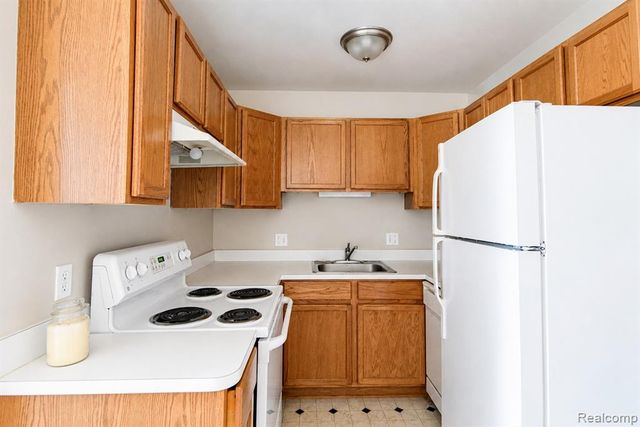 2440 Parmenter Boulevard 102, Royal Oak, MI 48073