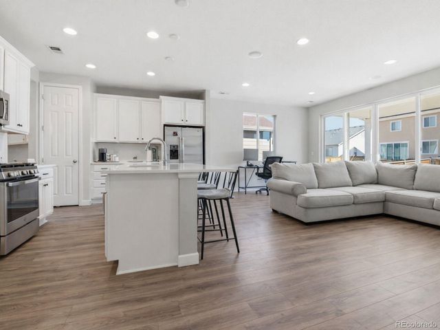 924 N Waterloo Street, Aurora, CO 80018