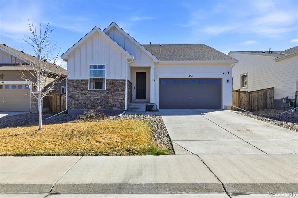 924 N Waterloo Street, Aurora, CO 80018
