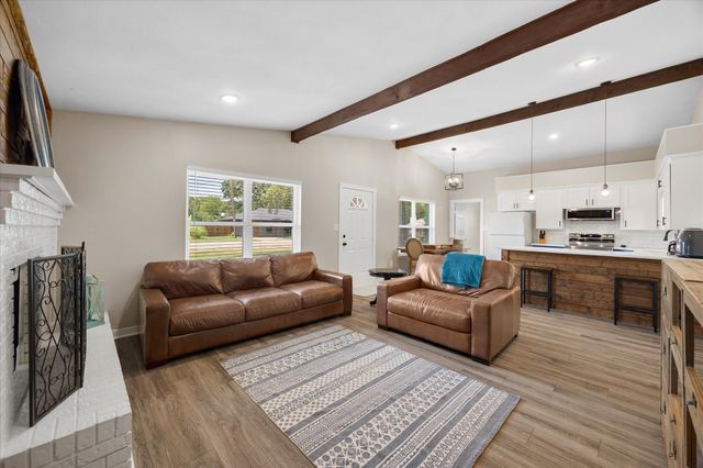 126 Wildwood Crossover Street, Gun Barrel City, TX 75156