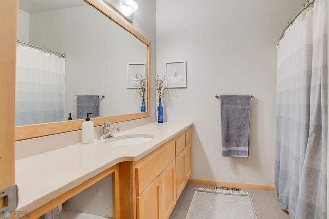 4390 46th Avenue S D, Fargo, ND 58104
