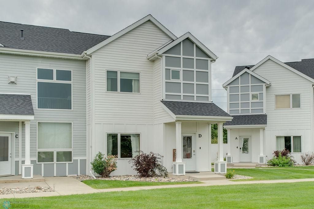 4390 46th Avenue S D, Fargo, ND 58104