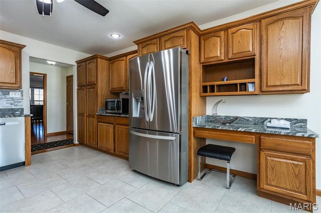 31899 Red Oak Drive, Brighton, IL 62012