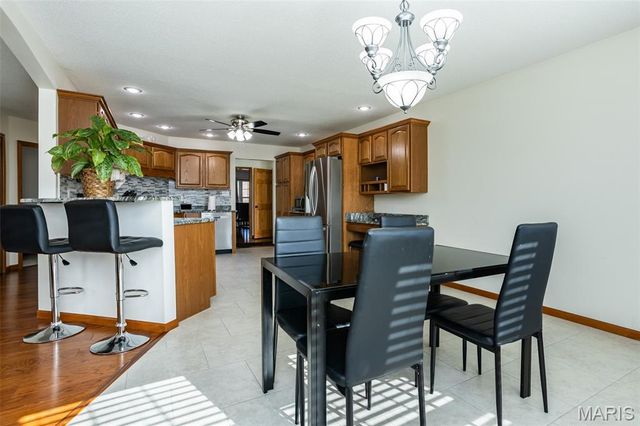 31899 Red Oak Drive, Brighton, IL 62012