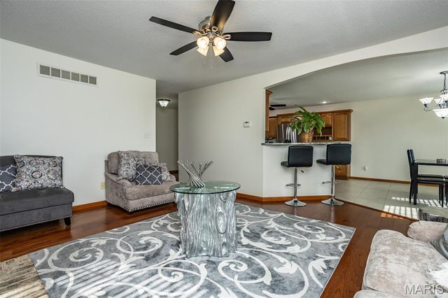 31899 Red Oak Drive, Brighton, IL 62012