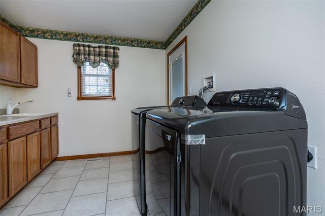 31899 Red Oak Drive, Brighton, IL 62012