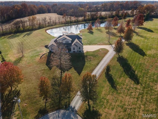 31899 Red Oak Drive, Brighton, IL 62012