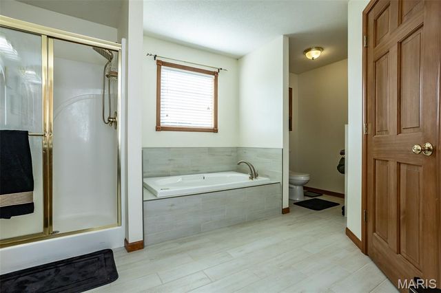 31899 Red Oak Drive, Brighton, IL 62012