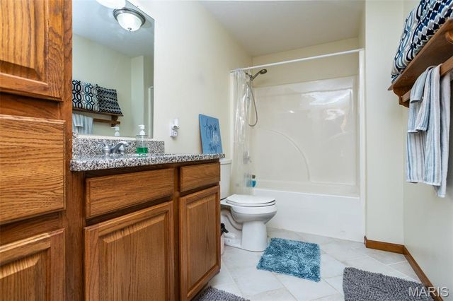 31899 Red Oak Drive, Brighton, IL 62012