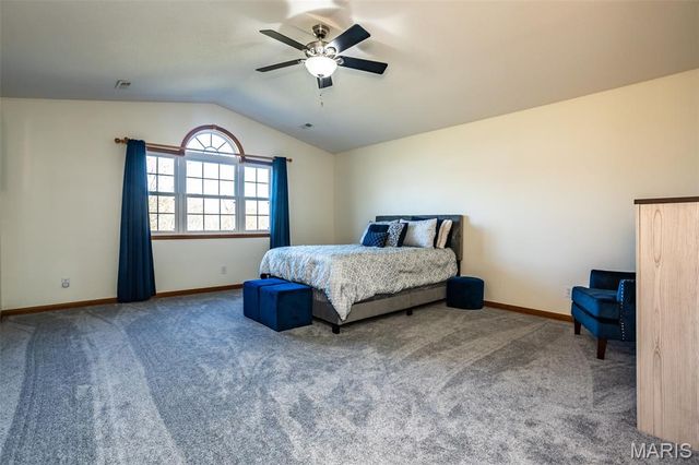 31899 Red Oak Drive, Brighton, IL 62012