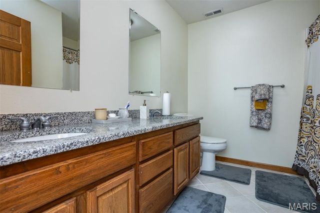 31899 Red Oak Drive, Brighton, IL 62012