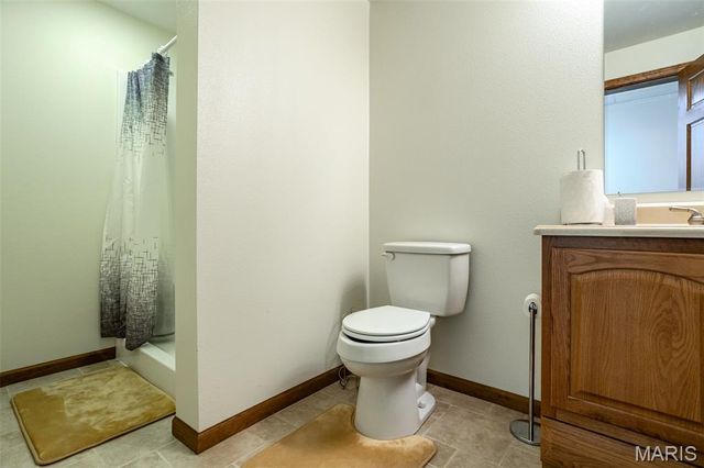 31899 Red Oak Drive, Brighton, IL 62012