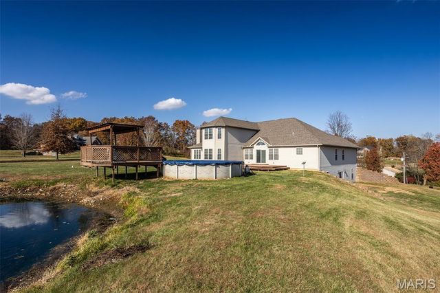 31899 Red Oak Drive, Brighton, IL 62012