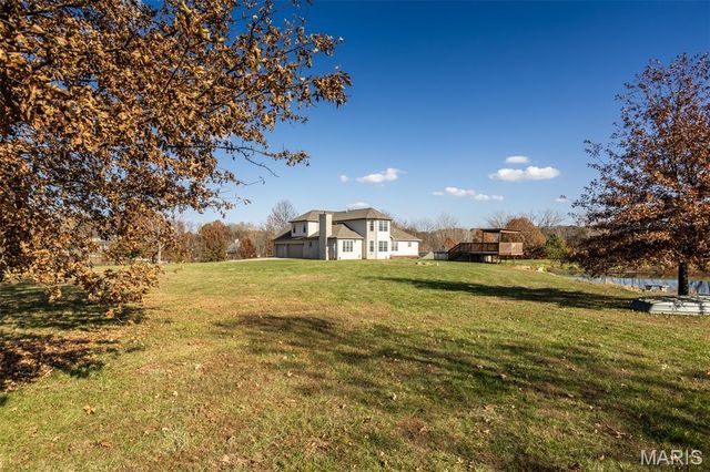 31899 Red Oak Drive, Brighton, IL 62012