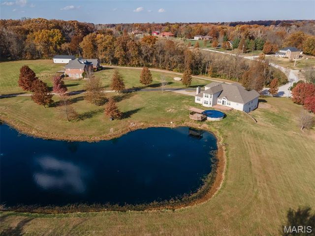 31899 Red Oak Drive, Brighton, IL 62012