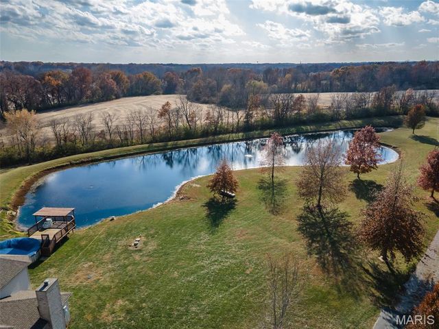 31899 Red Oak Drive, Brighton, IL 62012