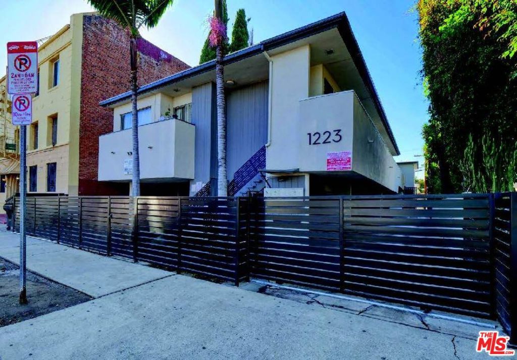 1223 N Beachwood Drive, Los Angeles, CA 90038 — exterior