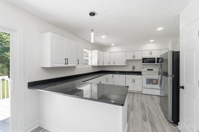 11834 Ashmore Court, Springdale, OH 45246