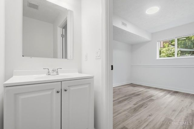 11834 Ashmore Court, Springdale, OH 45246