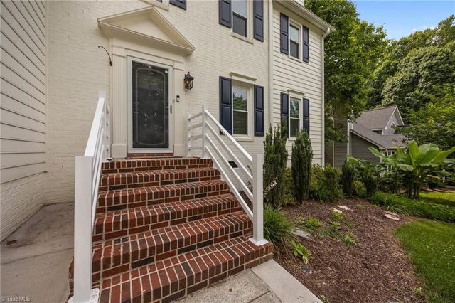3401 Farm Lake Street, Jamestown, NC 27282