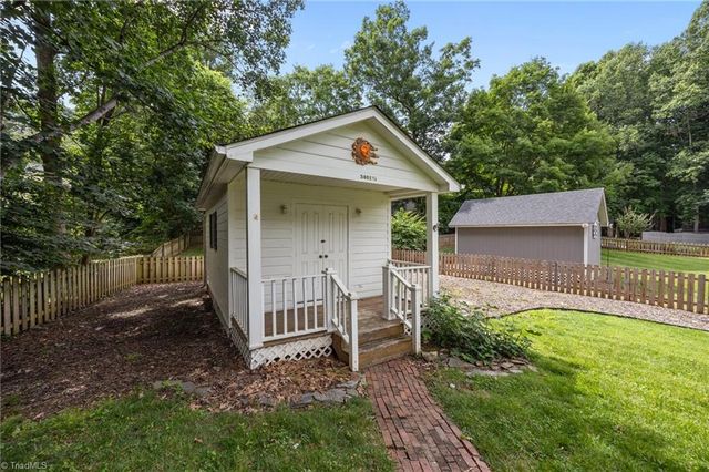 3401 Farm Lake Street, Jamestown, NC 27282