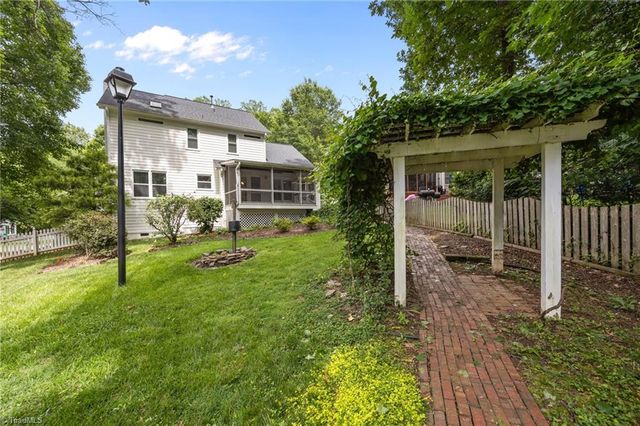 3401 Farm Lake Street, Jamestown, NC 27282