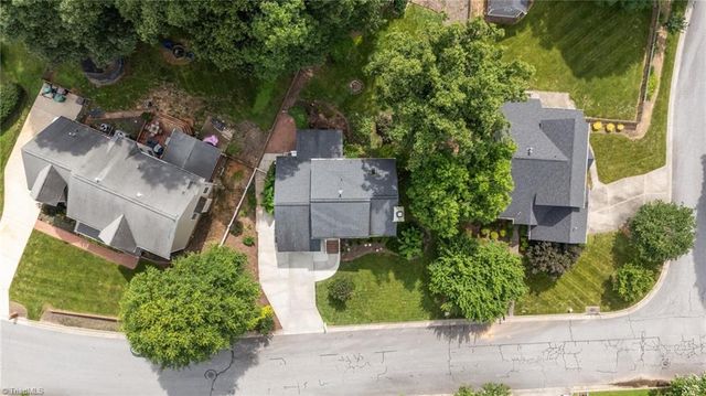 3401 Farm Lake Street, Jamestown, NC 27282