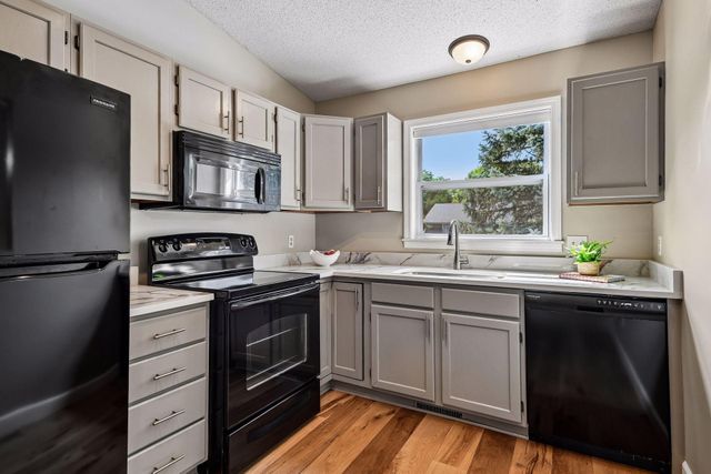 7229 Bren Lane, Eden Prairie, MN 55346