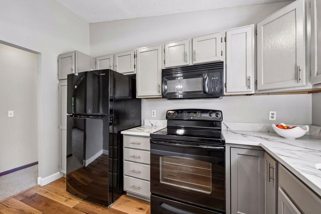 7229 Bren Lane, Eden Prairie, MN 55346