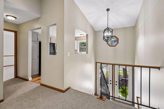7229 Bren Lane, Eden Prairie, MN 55346