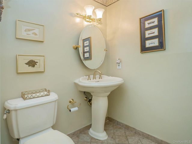 175 Soundview Drive, Port Washington, NY 11050