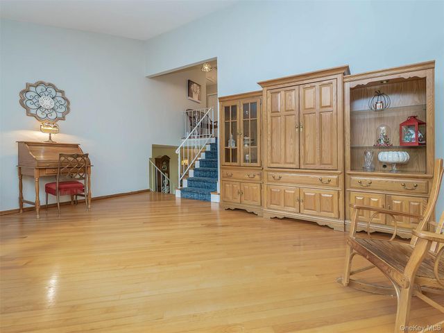 175 Soundview Drive, Port Washington, NY 11050