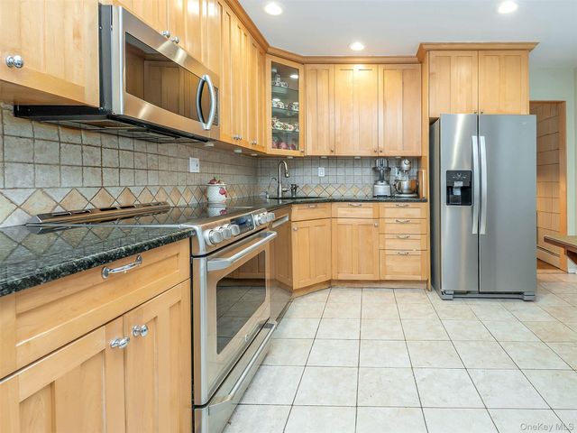 175 Soundview Drive, Port Washington, NY 11050