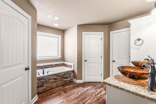 160 Creekside Drive, Austin, AR 72007