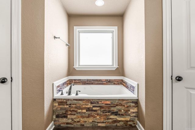 160 Creekside Drive, Austin, AR 72007