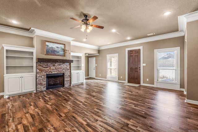 160 Creekside Drive, Austin, AR 72007