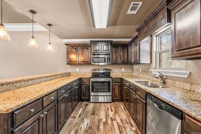 160 Creekside Drive, Austin, AR 72007