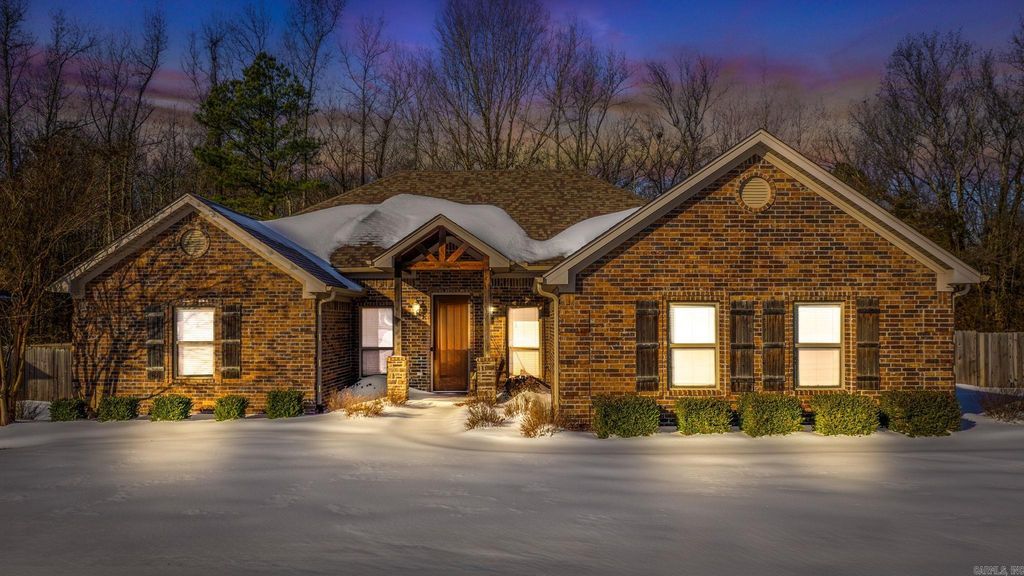 160 Creekside Drive, Austin, AR 72007