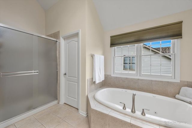 505 Moose Lake Drive, North Aurora, IL 60542