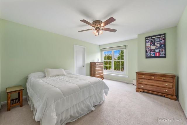 505 Moose Lake Drive, North Aurora, IL 60542